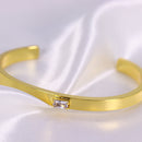 Bracelete Achatado com Pedra Quadrada Centralizada