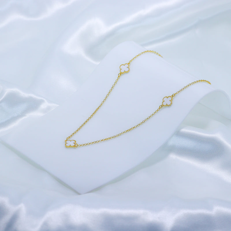 Kit Colar + Brinco Trevo Branco Argolinha