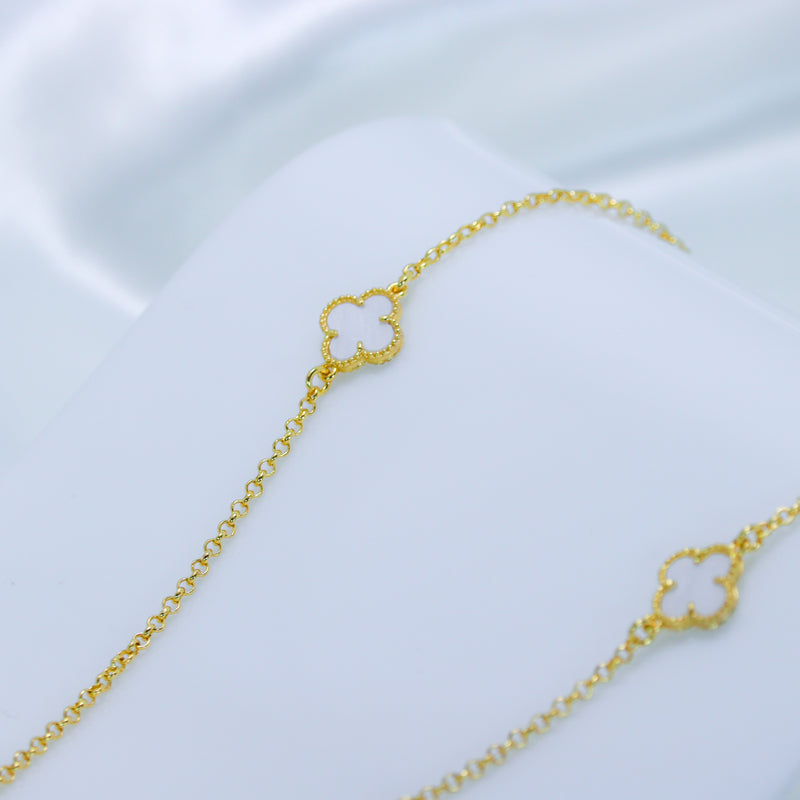 Kit Colar + Brinco Trevo Branco Argolinha