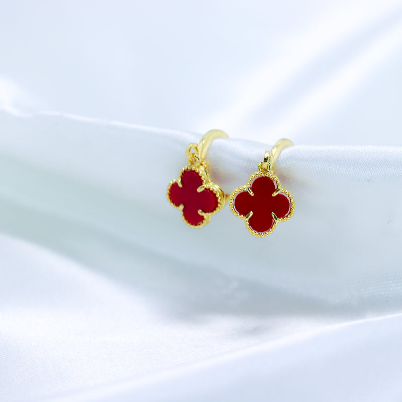 Kit Colar + Brinco Trevo Vermelho Argolinha