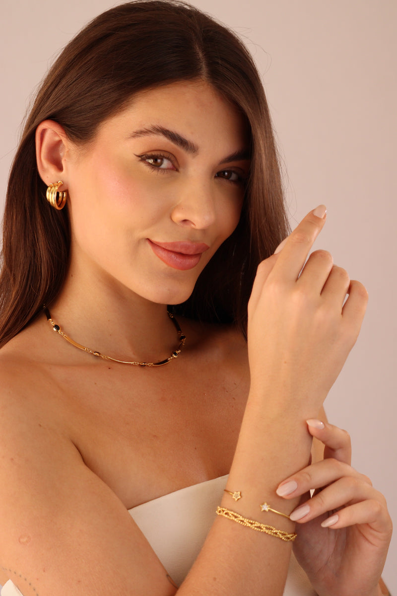Bracelete Minimalista com Ponta em Estrela Cravejada