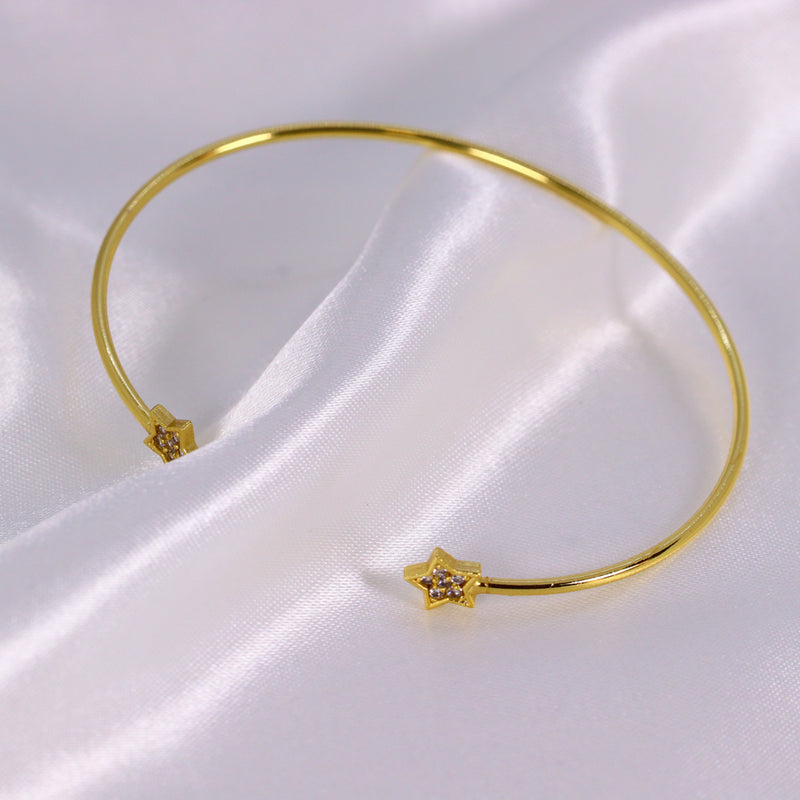 Bracelete Minimalista com Ponta em Estrela Cravejada